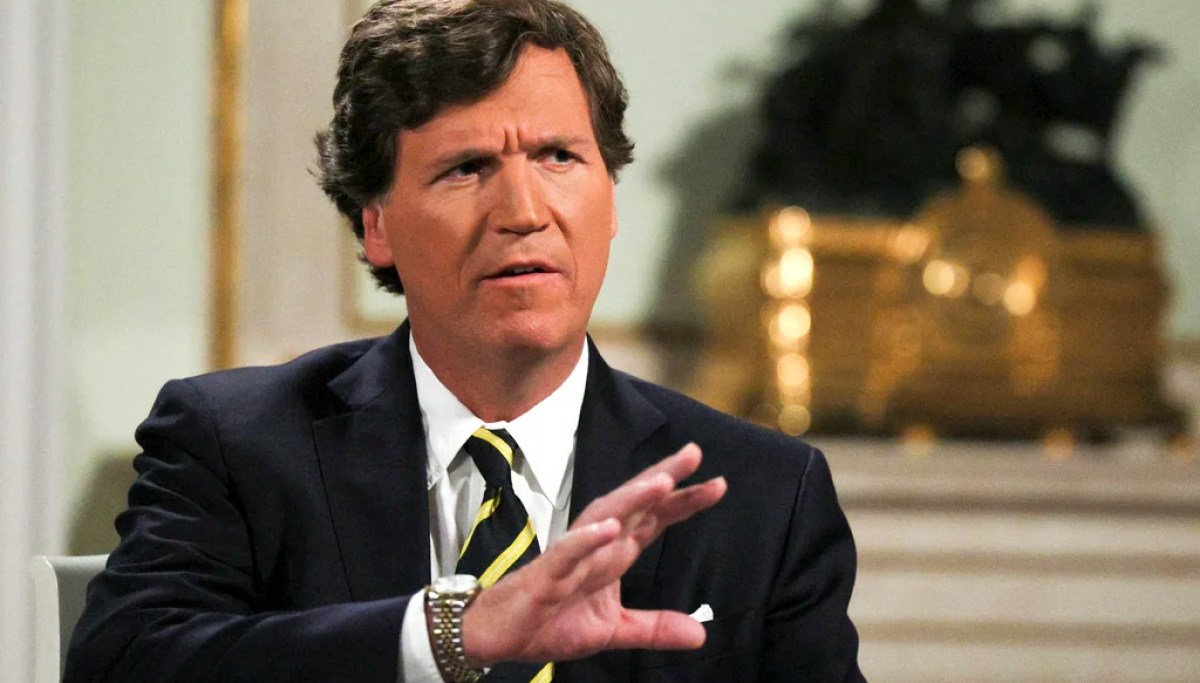 “Carlson challenges Huckabee’s loyalty after controversial interview”
