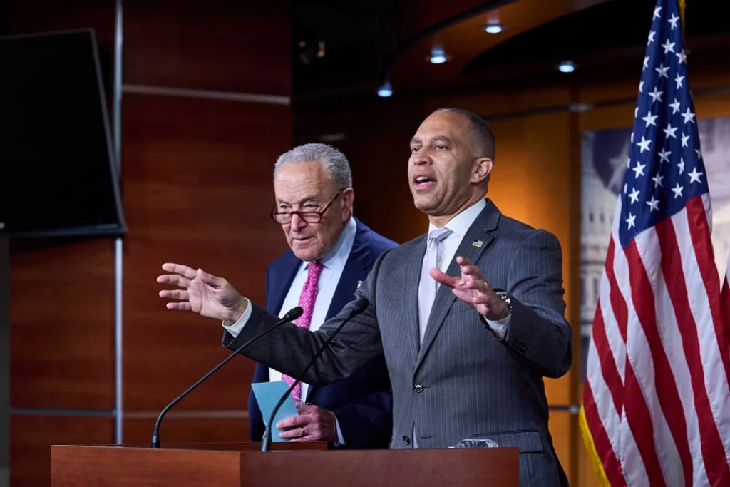 NextImg:House Democrats roasted over 'shutdown selfie'