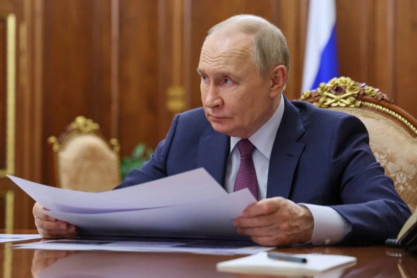 Russia offers to take enriched uranium from Iranian nuclear facilities