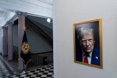 White House unveils new official portrait of Trump