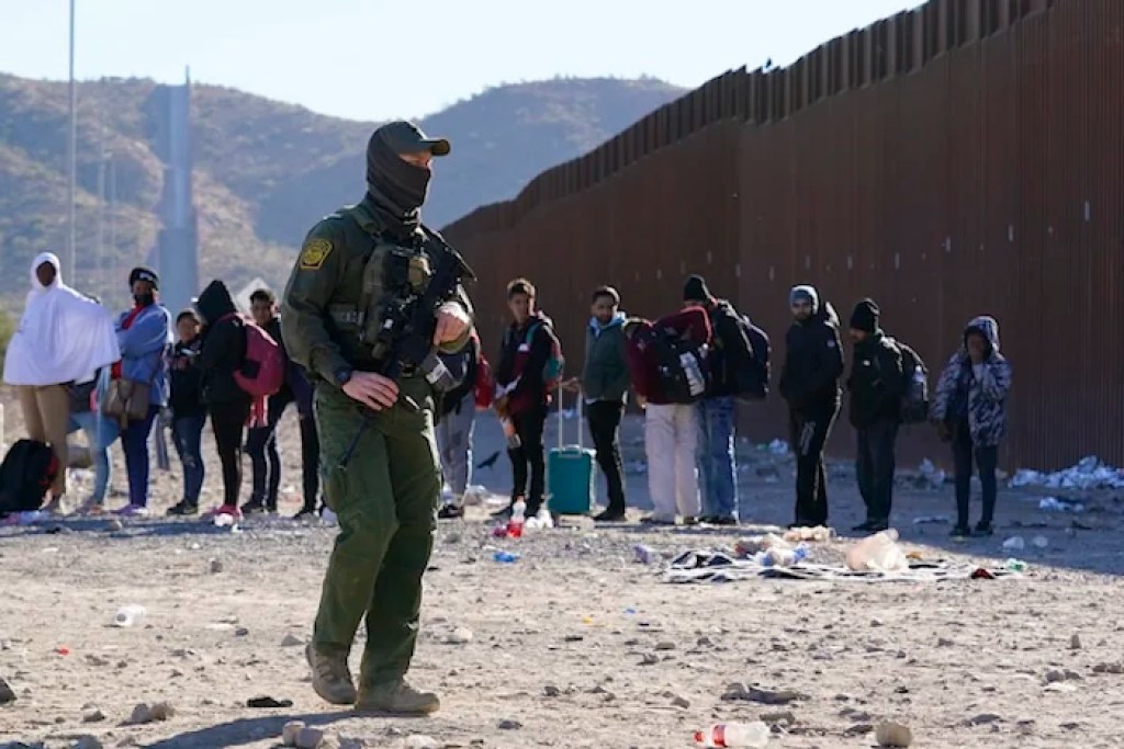 NextImg:House passes bill to raise penalties for illegal border crossers