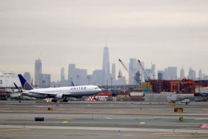 United pilot knew plane was too low before hitting light pole: Investigators