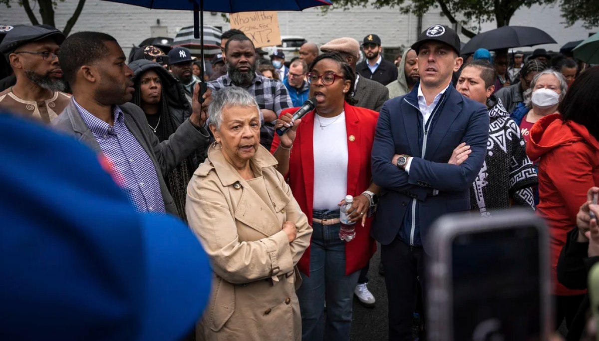 House Democrats sue ICE and DHS for 'blocking' entry into immigrant ...