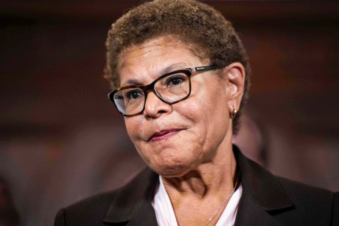 Los Angeles mayor urges hiring of over 400 police officers Los Angeles mayor urges hiring of over 400 police officers