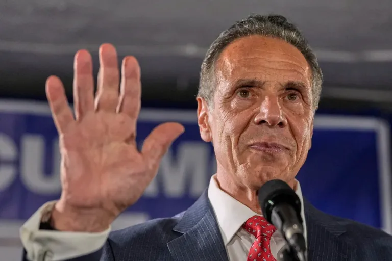 Andrew Cuomo to stay in race for New York mayor