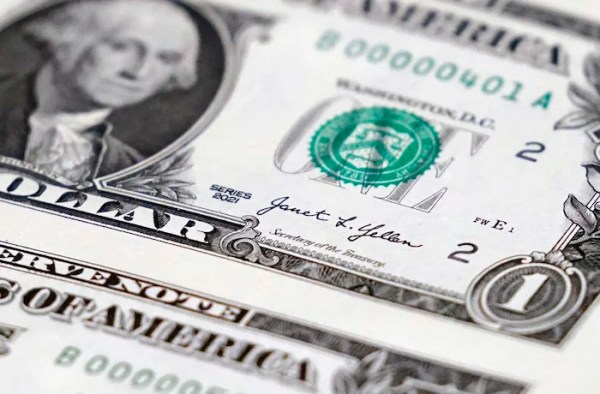 Ninety deals in 90 days: The dollar has dropped steadily, defying Trump tariffs