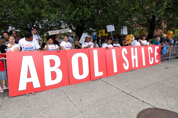 This is what Democrats’ immigration policy would be