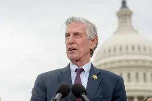 Democrats open investigation into ICE officer who pointed gun at mother