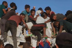 Israel allows merchants into Gaza Strip amid reports of vote for full occupation