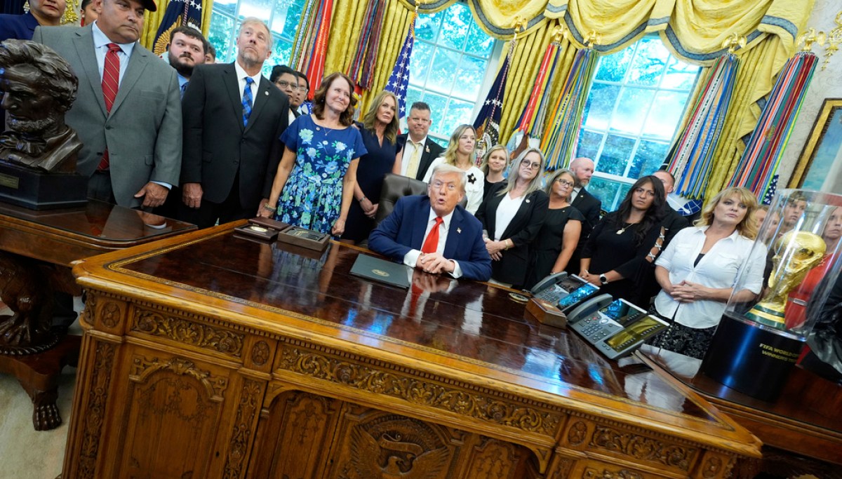 “Military Betrayal at Abbey Gate: Biden Admin’s Failure Exposed!”