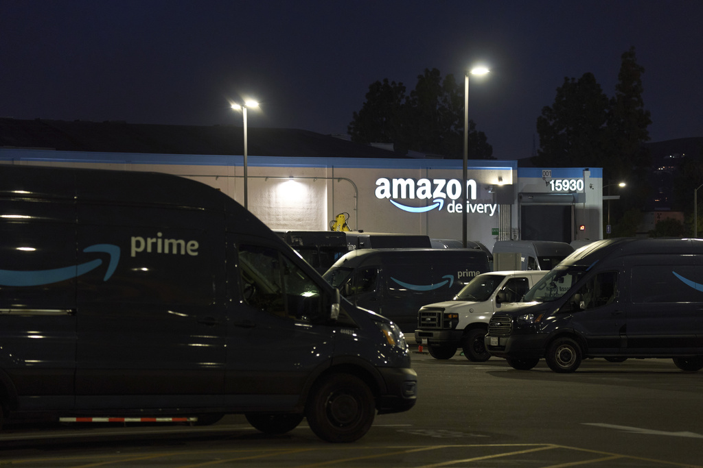 NextImg:Amazon expands jobs and services in rural America