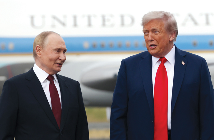 Russian President Putin (L) and U.S. President Donald Trump (R) meet at U.S. Air Base In Alaska on August 15, 2025, in Anchorage, Alaska. (Getty Images)