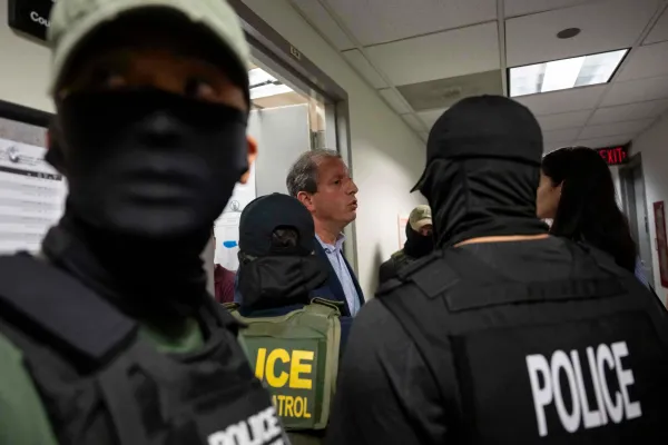 Judge blocks ICE deportation strategy for paroled immigrants