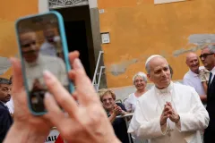 Pope Leo urges peace deal in Ukraine war ahead of Trump-Zelensky meeting