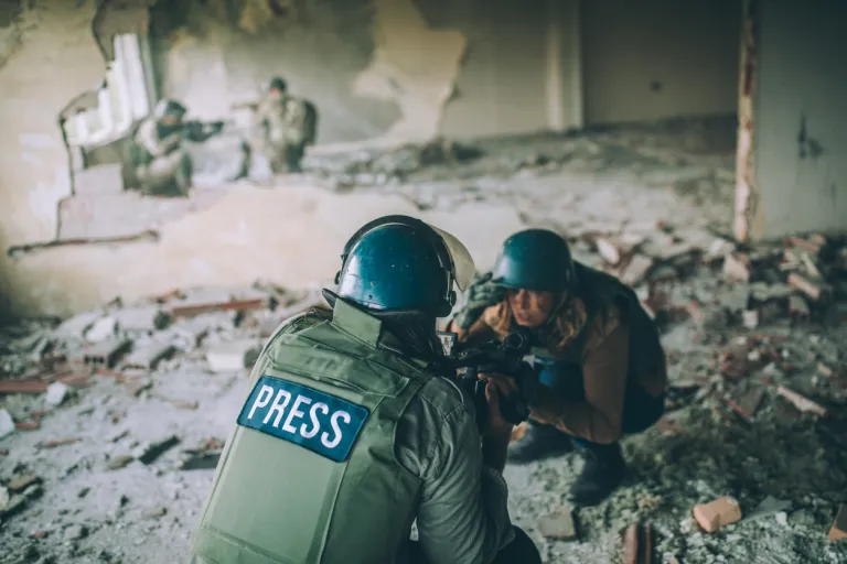 female war correspondent media