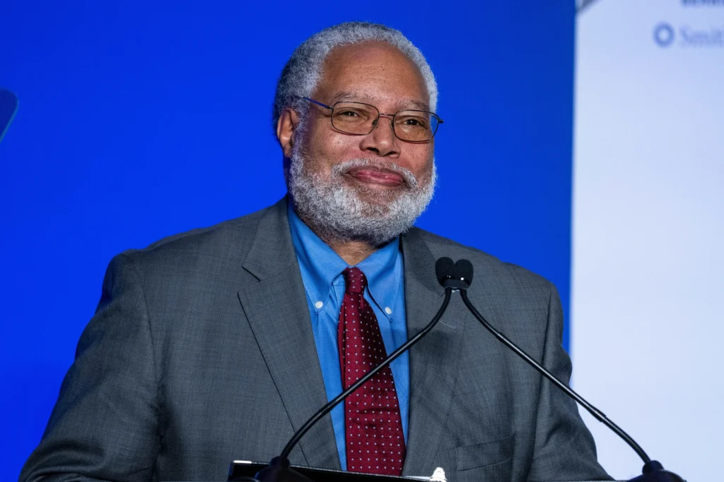 Lonnie Bunch to step down as Smithsonian secretary 