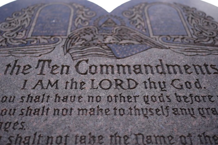 Judge orders Texas schools to remove Ten Commandments displays