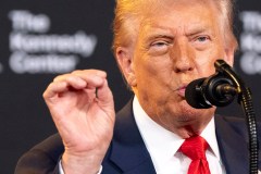 Trump signs executive order cutting red tape for commercial rocket launches
