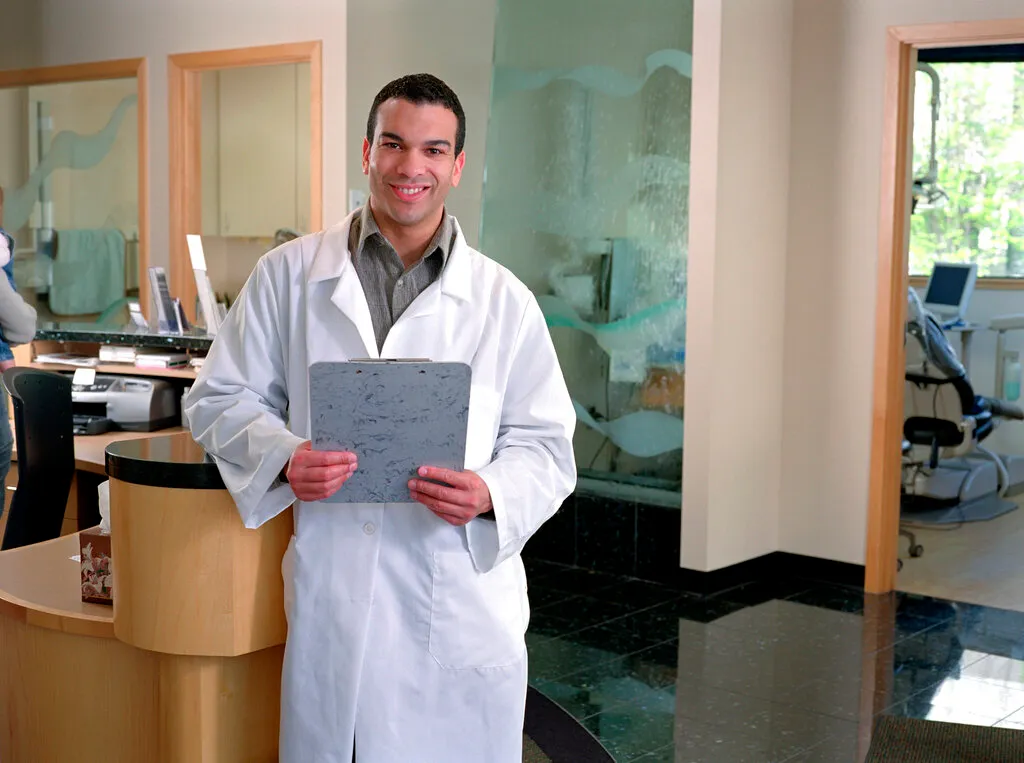 NextImg:Bipartisan group of lawmakers aim to increase migrant physician jobs