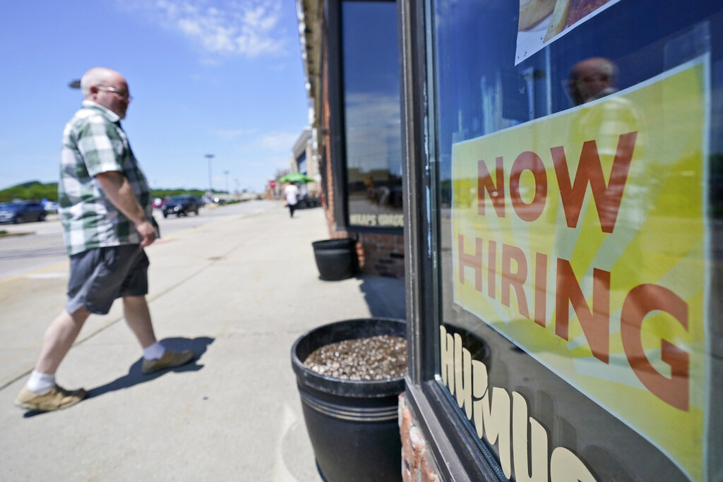 NextImg:Americans have record-high pessimism toward finding jobs as labor figures lower than expected