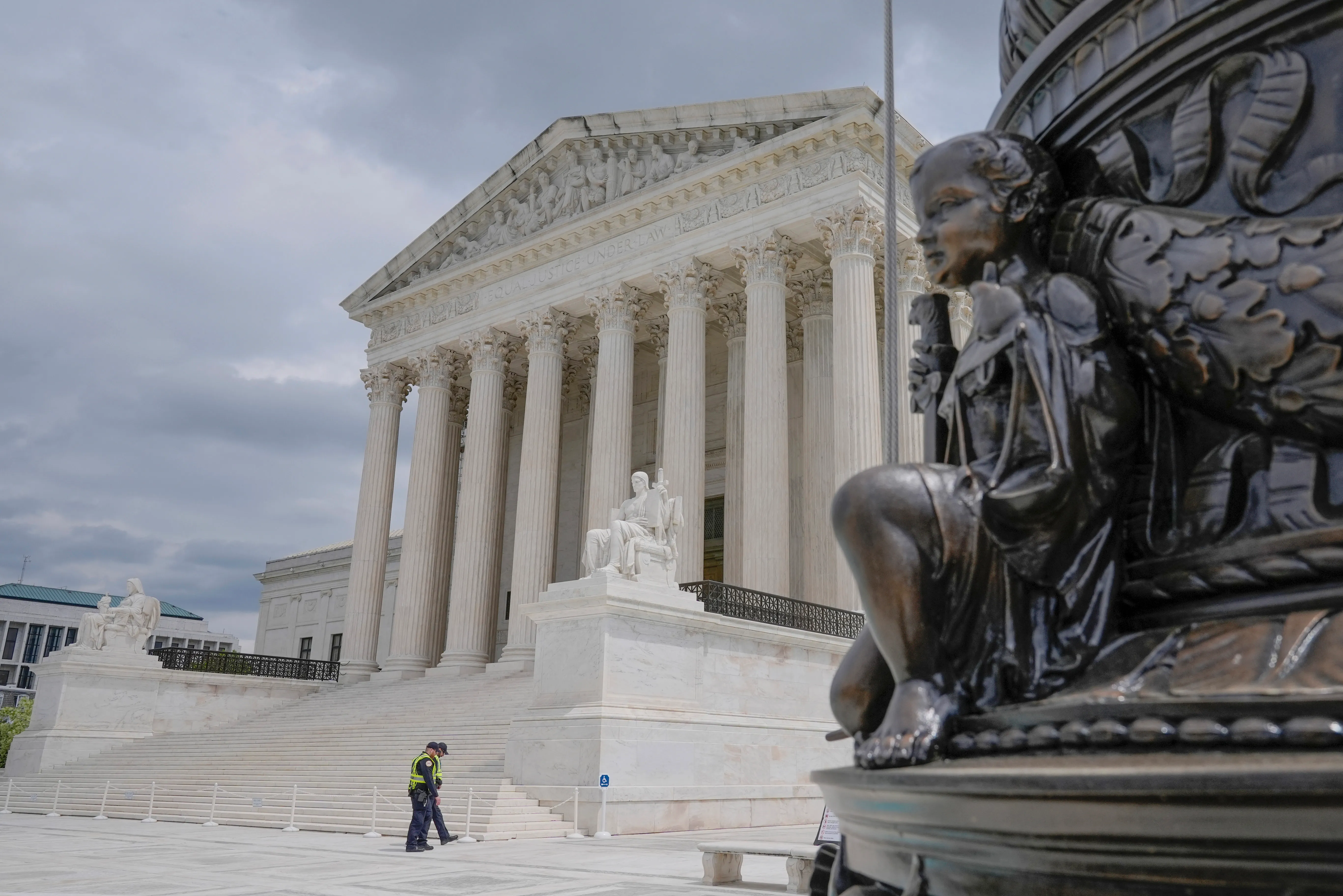 Unions and lower courts keep ignoring the Supreme Court