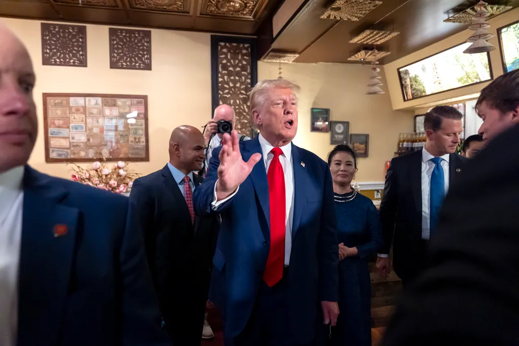 NextImg:DC restaurants struggle amid Trump's federal takeover