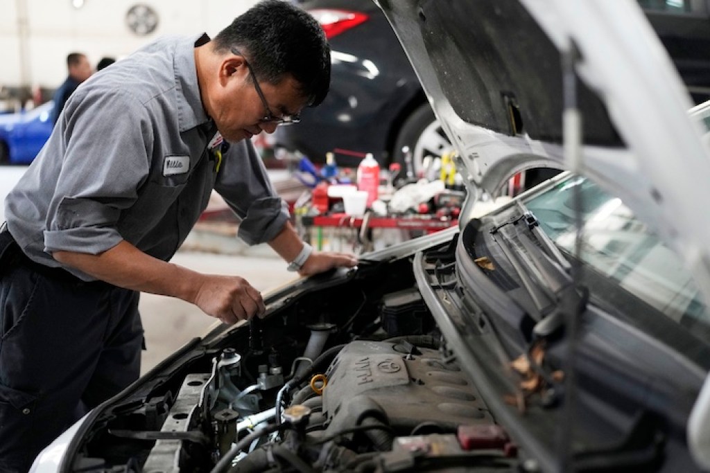NextImg:Hiring slowed further in August amid fears of weakening job market