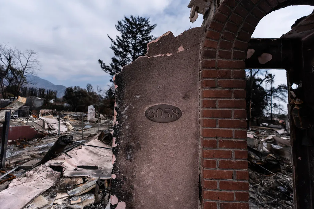 NextImg:Feds sue Southern California Edison over Eaton, Fairview fires