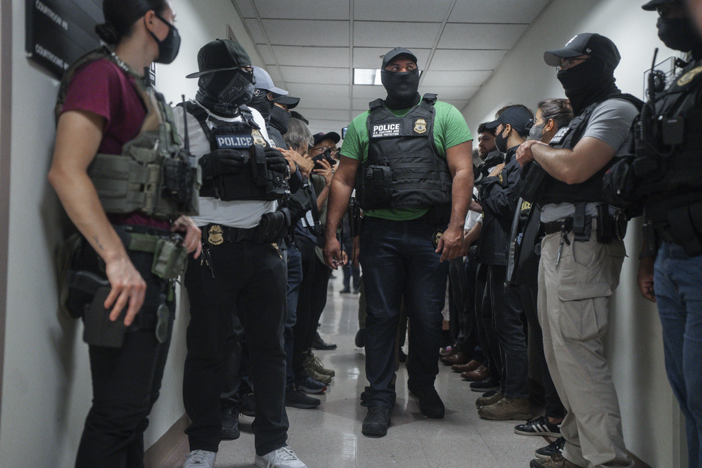 NextImg:Photojournalist hospitalized after incident with ICE agents