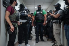 ICE officer shoves journalist to ground at New York’s 26 Federal Plaza, one hospitalized
