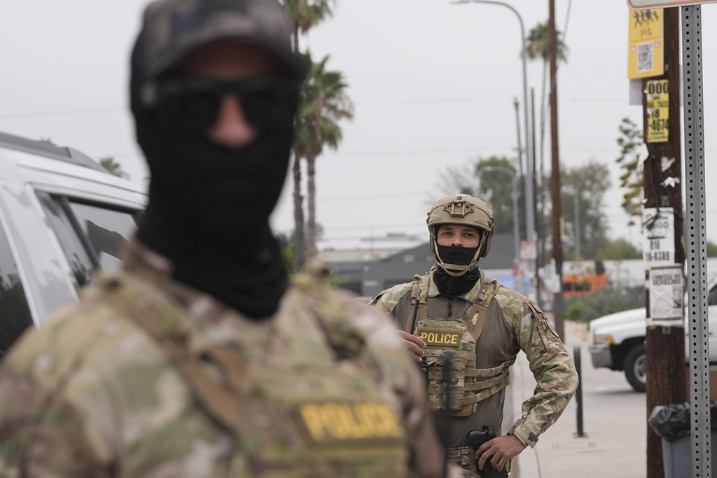 NextImg:DHS says it won't comply with California mask ban
