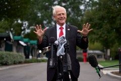 Peter Navarro seeks ‘precedent for years to come’ with renewed contempt fight