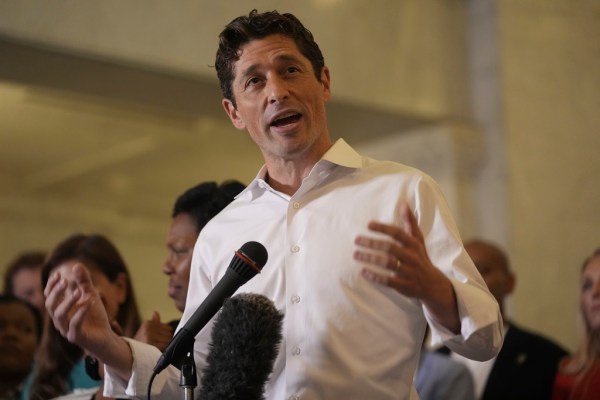 Minneapolis mayor does not support abolishing ICE after deadly shooting