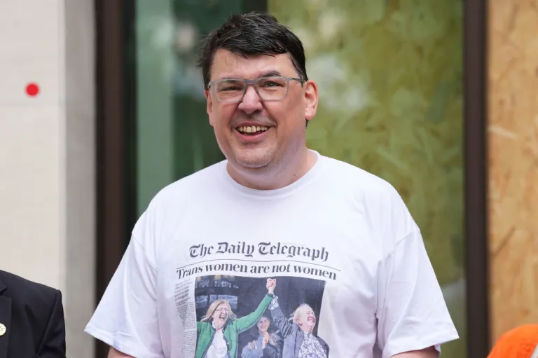 Farage and Starmer furious after comedy writer arrested in UK over transgender criticism