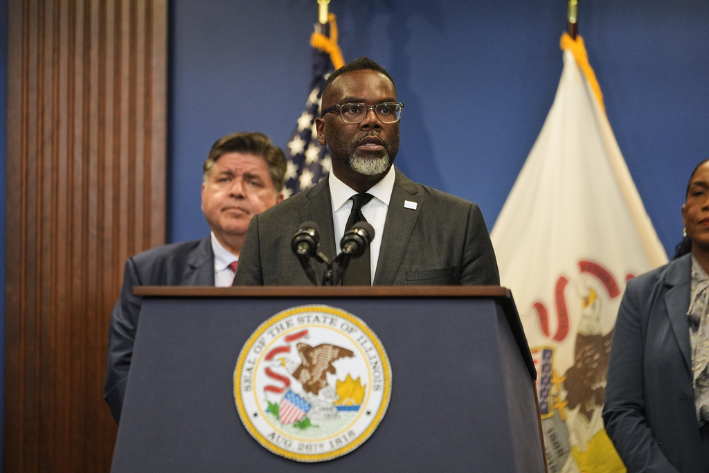 NextImg:Johnson calls sending National Guard to Chicago the 'wrong solution'