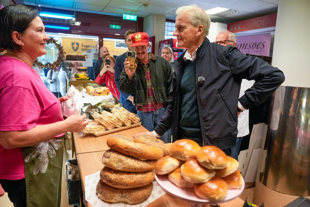Jonas Gahr Store, chairman of Norway's Ap party, buys food during an election tour in Stavanger, Norway, Wednesday, Sept. 3, 2025. 