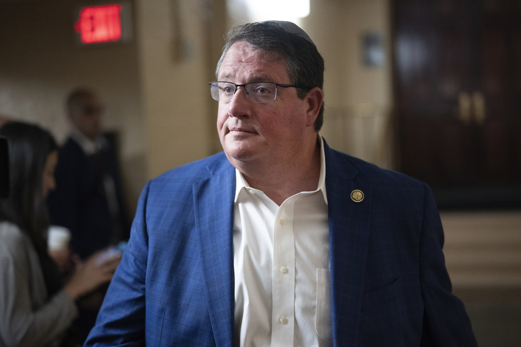 NextImg:Fine plans bill to hold judges accountable after NC rail stabbing