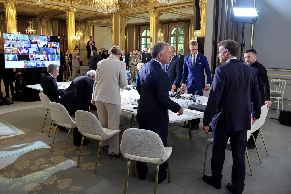 White House Special Envoy Steve Witkoff, center with back to camera, speaks with France's President Emmanuel Macron, second from right, flanked by Ukraine's President Volodymyr Zelenskyy, right, during a summit on Ukraine at the Elysee Palace, in Paris, France, Thursday, Sept. 4, 2025. (Ludovic Marin/ Pool Photo via AP)