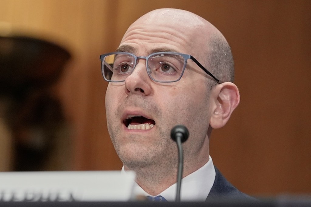 NextImg:Trump’s pick for Fed governor advances out of committee