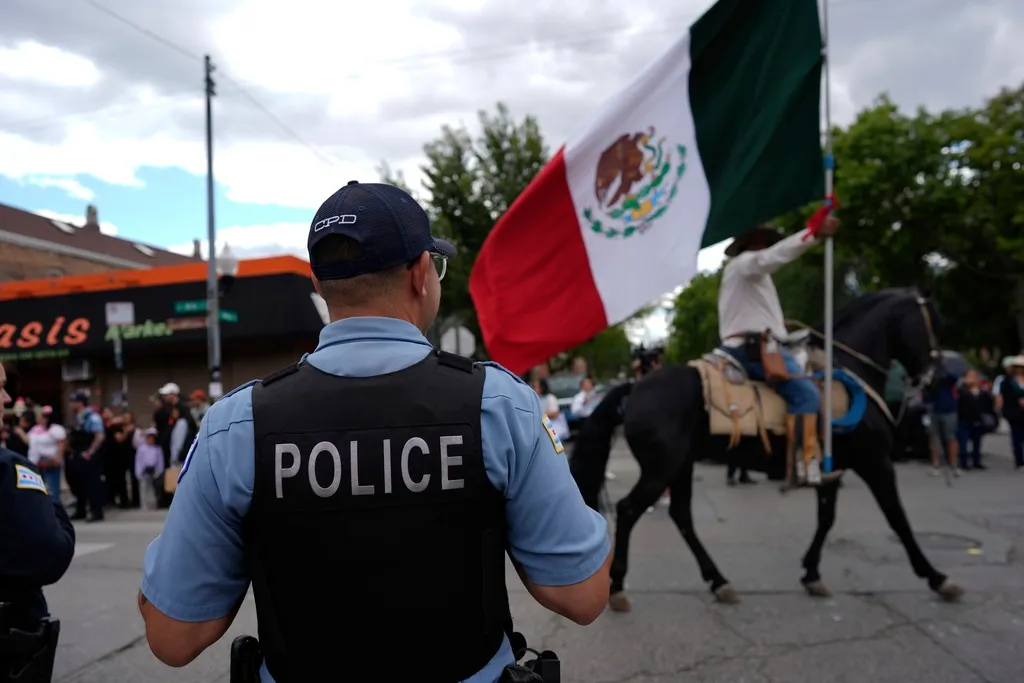 NextImg:Homan says federal action in Chicago this week should 'absolutely' be expected