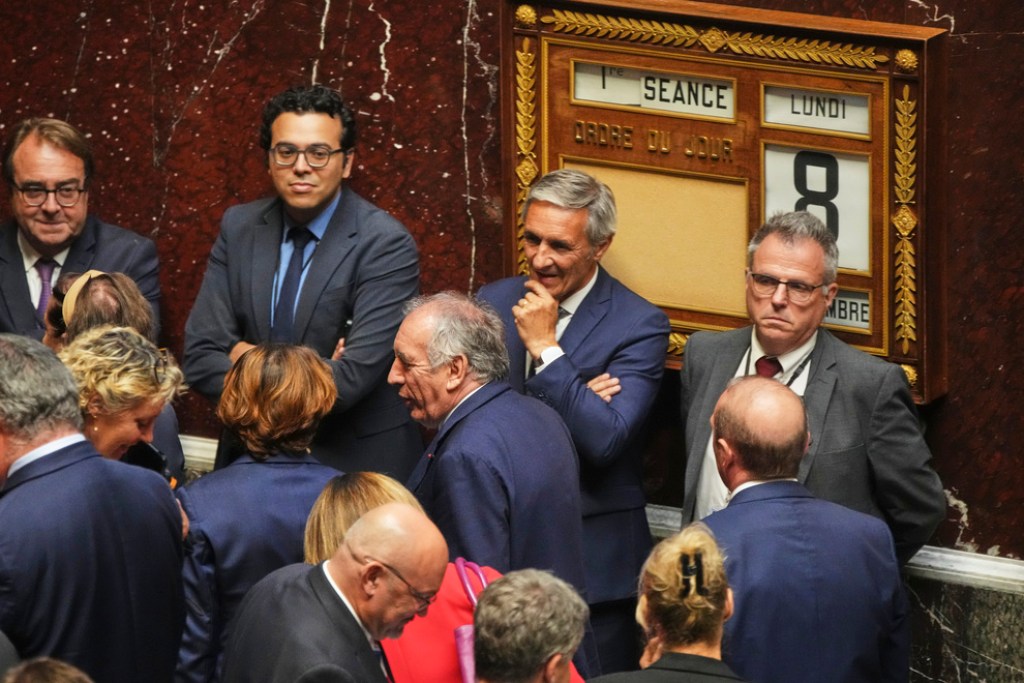NextImg:France's prime minister loses confidence vote, toppling government