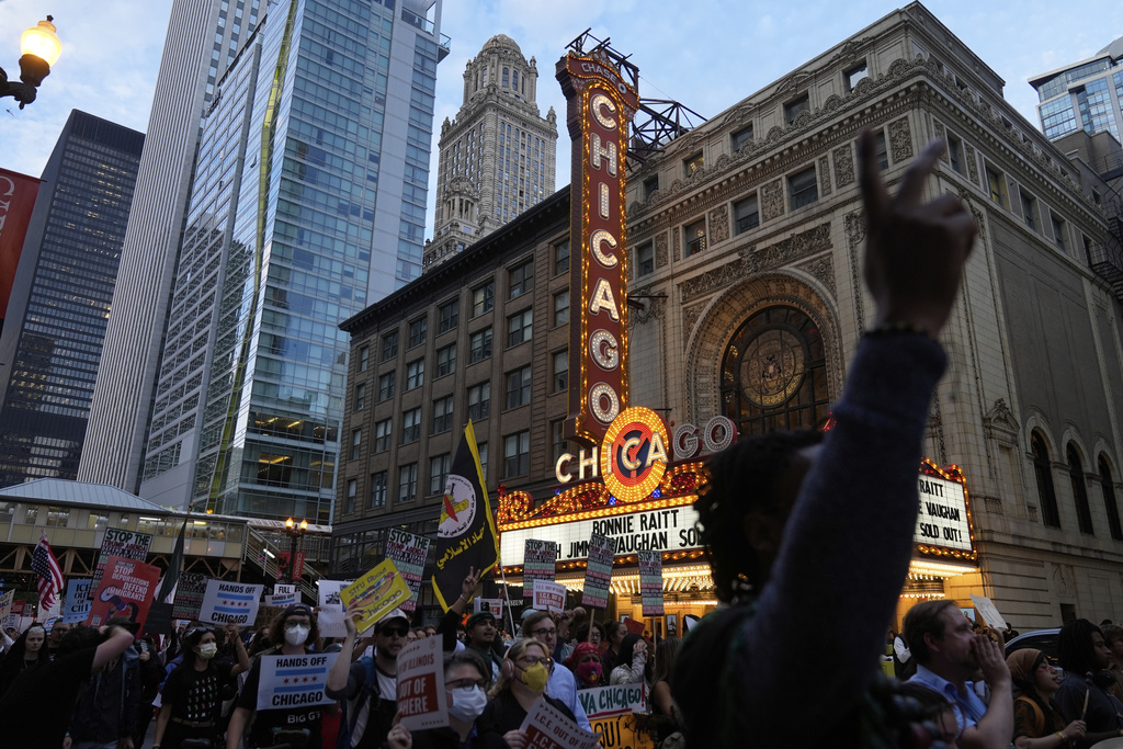NextImg:Hundreds of arrests made in Chicago during DHS 'Operation Midway Blitz'