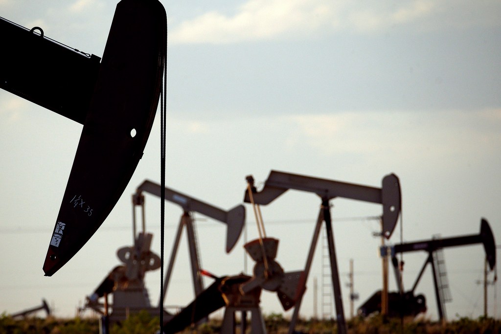 NextImg:Oil executives grow pessimistic with market and Trump, survey shows