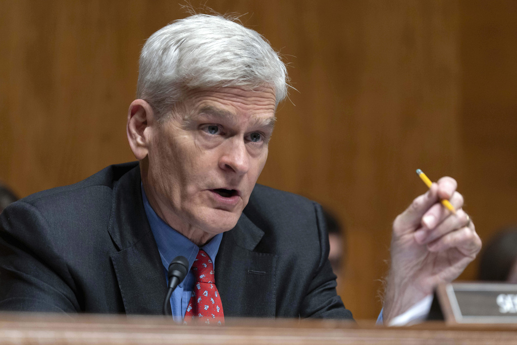 NextImg:Cassidy asks HHS for new data to support claims tying Tylenol to autism