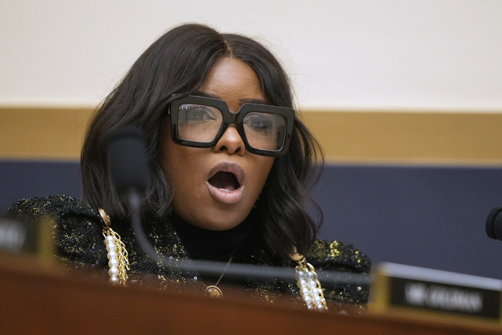NextImg:Crockett says more Democrats should've voted against resolution honoring Kirk