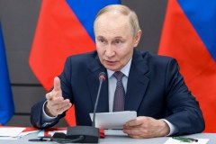 Russia launches a large-scale attack on Ukraine, killing 3 and wounding dozens