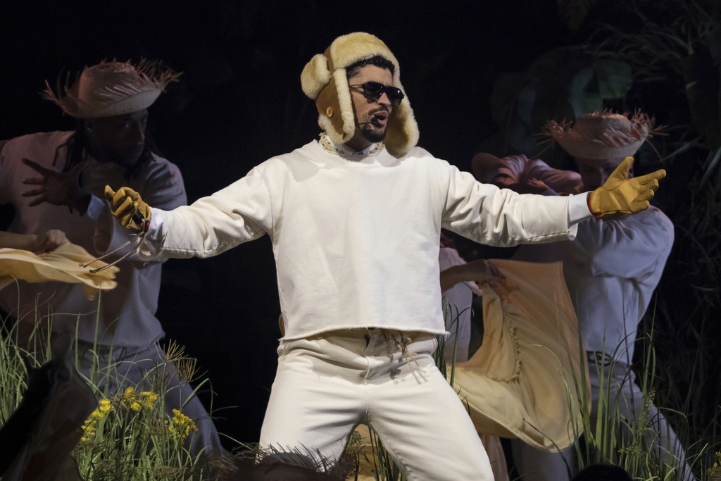 NextImg:NFL insults fans by hiring anti-ICE Bad Bunny for Super Bowl