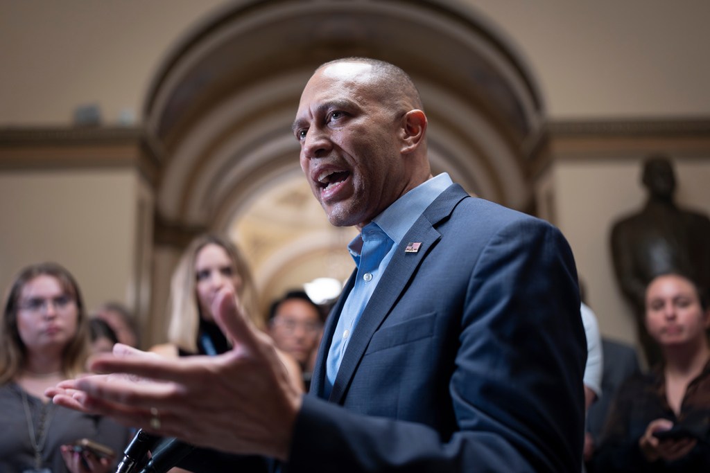 NextImg:Congress barrels toward shutdown as Trump shuns 'radical' Democrats