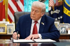Trump meeting with House and Senate leaders ahead of government shutdown