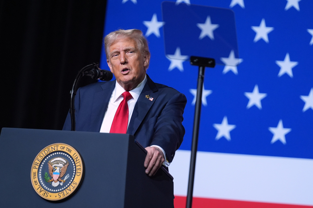 NextImg:Trump makes deal with Pfizer to lower drug costs